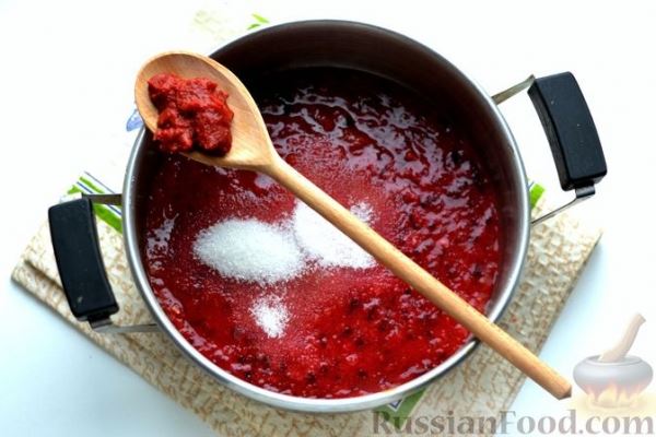 Острый сливовый соус с томатной пастой (на зиму)